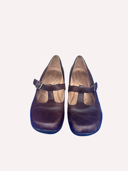 Mary Janes in brown