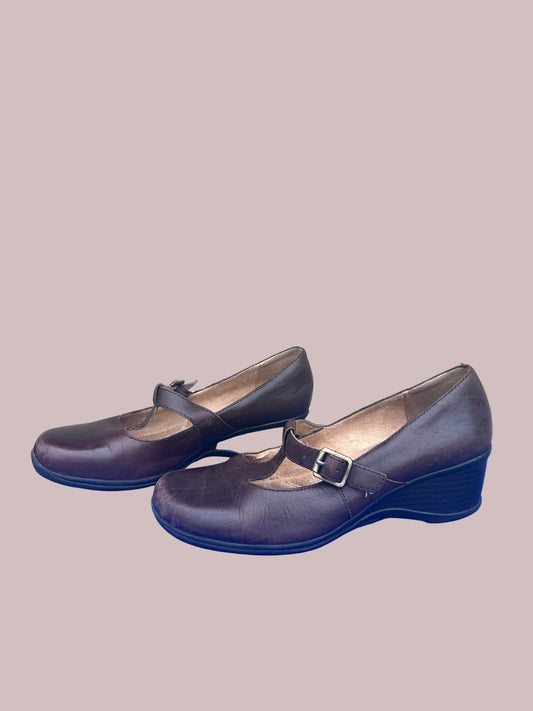 Mary Janes in brown